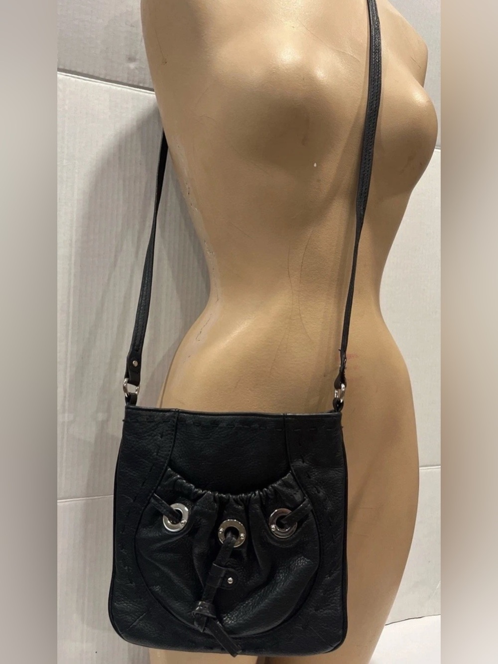 B MAKOWSKY BROWN LEATHER CROSSBODY PURSE BAG SILVER HARDWARE  MULTIPOCKETS
